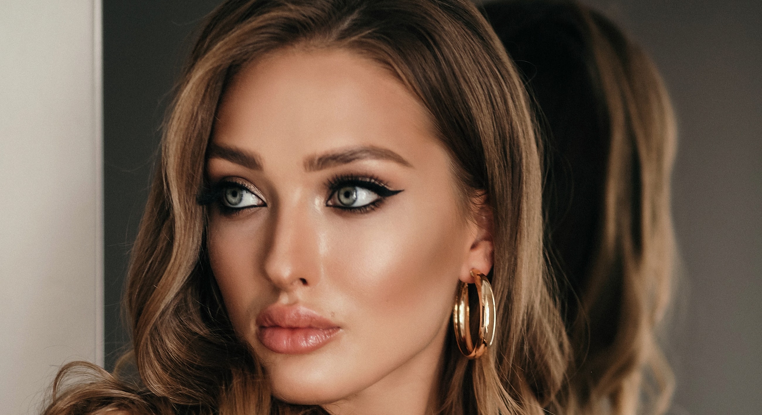 Close-up of a woman with glamorous makeup.